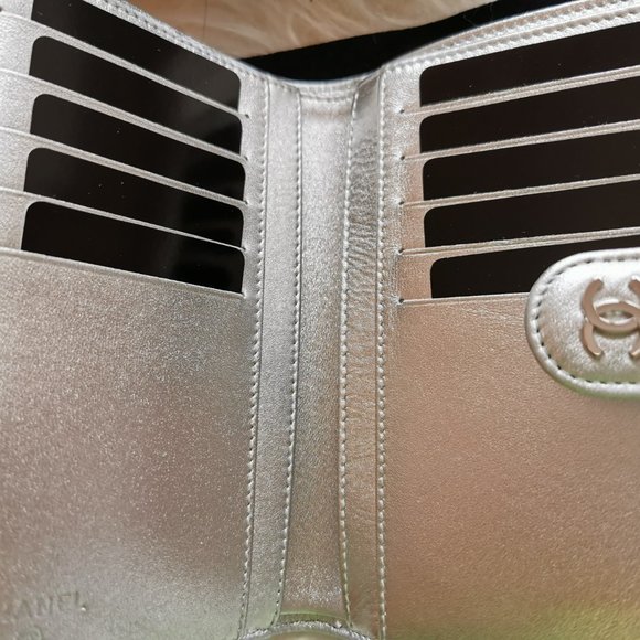 Authentic Chanel Limited Edition lambskin wallet (Brandnew) - Picture 4 of 11